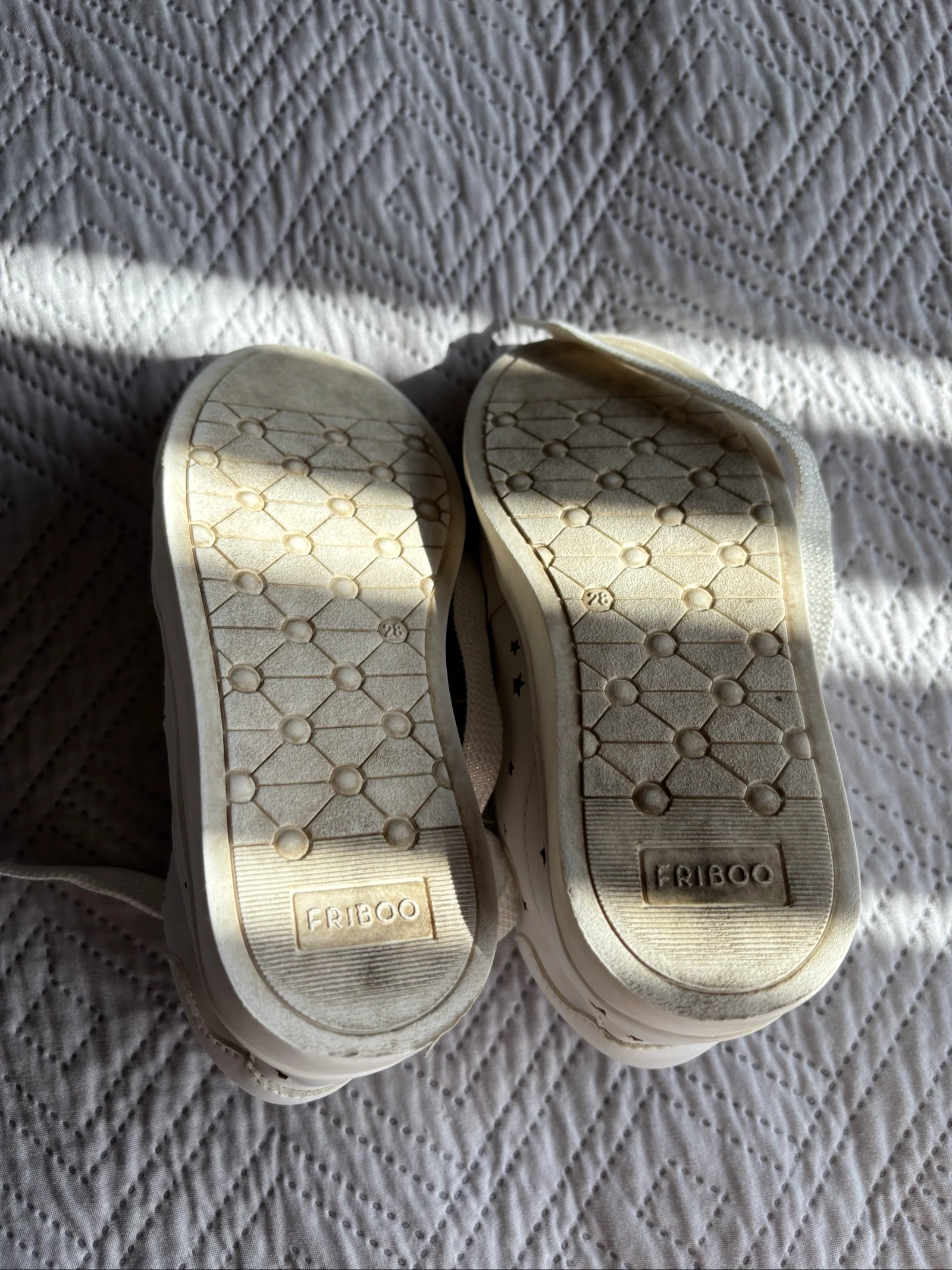 🌸 White sneakers with stars - Size 28 – photo 3